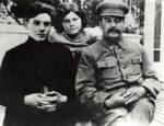 И.С. Сталин с сыном Василием и дочерью Светланой. Дети от Надежды Аллилуевой