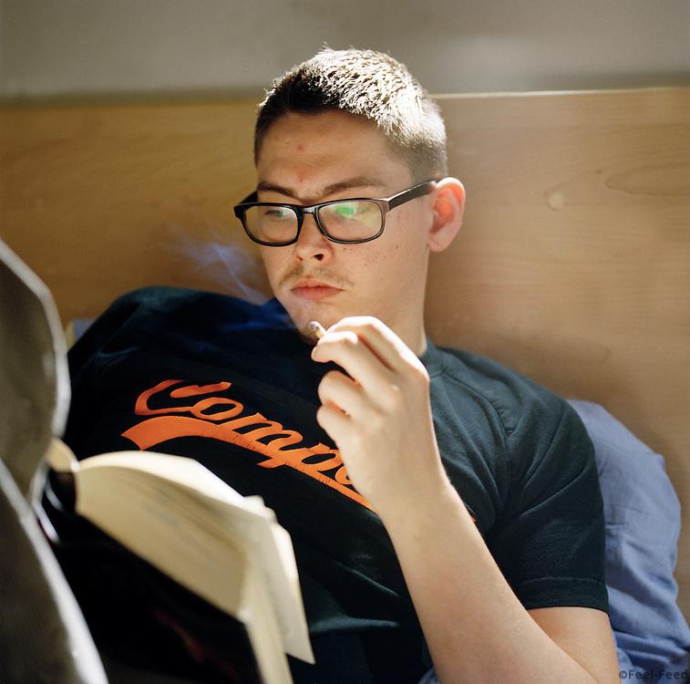 Haden Prison, Norway, June 2014: Reijo on his bed in his cell. -- No commercial use -- Photo: Knut Egil Wang/Moment/INSTITUTE