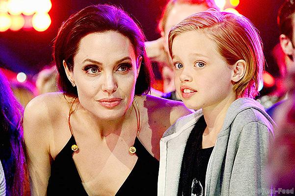INGLEWOOD, CA - MARCH 28: Actress Angelina Jolie (L) and Shiloh Nouvel Jolie-Pitt attend Nickelodeon's 28th Annual Kids' Choice Awards held at The Forum on March 28, 2015 in Inglewood, California. (Photo by Frazer Harrison/KCA2015/Getty Images)