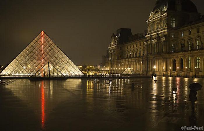 A view at night of the main entrance to the Louvre museum and its pyramid, on March 24, 2015 in Paris. AFP PHOTO / JOEL SAGET        (Photo credit should read JOEL SAGET/AFP/Getty Images)