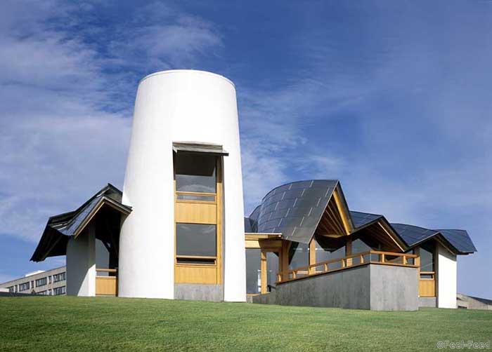 Maggies Centre, Ninewells Hospital, Dundee, Scotland. Architect: Frank  Gehry Associates. General view from S.W. Pic Â© Raf Makda, August 2003.
