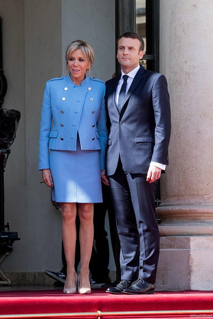 PARIS, FRANCE - MAY 14: New French President elect Emmanuel Macron (R) and his wife, the First Lady Brigitte Trogneux (L), attend a formal ceremony as part of the transfer of power from French Former President Francois Hollande (not pictured) at the Elysee Palace on May 14, 2017 in Paris, France. Hollande and Macron spoke together for an hour in the Elysee office. (Photo by Christophe Morin/IP3/Getty Images)