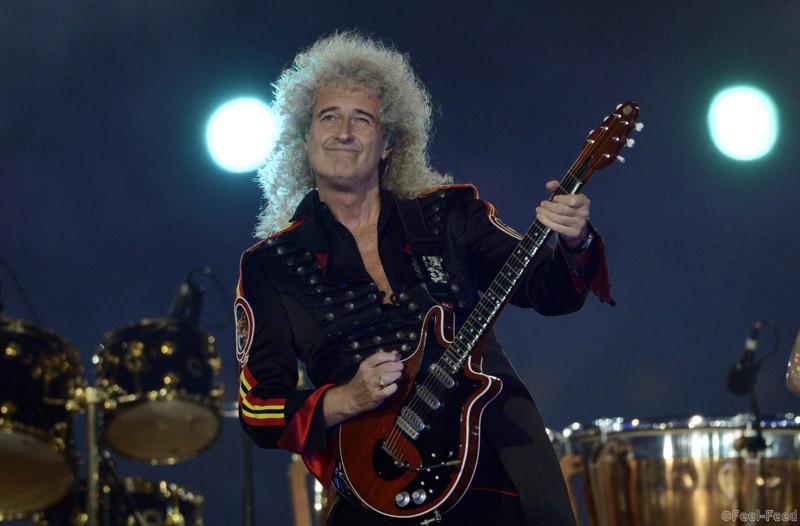 Queen's guitar player Brian May performs at the Olympic stadium during the closing ceremony of the 2012 London Olympic Games in London on August 12, 2012. Rio de Janeiro will host the 2016 Olympic Games. AFP PHOTO / ADRIAN DENNIS (Photo credit should read ADRIAN DENNIS/AFP/GettyImages)