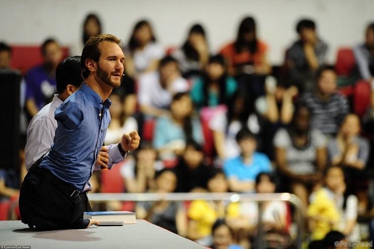 (110516) -- WUHAN, May 16, 2011 (Xinhua) -- Australian Nick Vujicic gives a speech in Zhongnan University of Economics and Law in Wuhan, central China's Hubei Province, May 16, 2011. Nick Vujicic, born without limbs, is known as a speaker who gives motivational speech worldwide. (Xinhua/Ke Hao) (hdt) Xinhua News Agency / eyevine