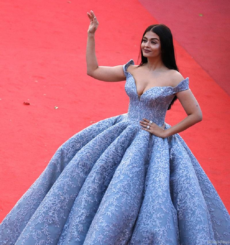 CANNES, FRANCE - MAY 19: Actor Aishwarya Rai, fashion detail, attends the "Okja" premiere during the 70th annual Cannes Film Festival at Palais des Festivals on May 19, 2017 in Cannes, France. (Photo by Tristan Fewings/Getty Images)