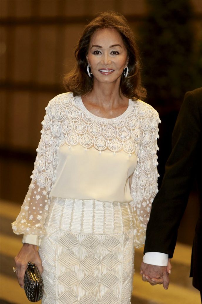 isabel-preysler_875x1312_a294a417-688x1032