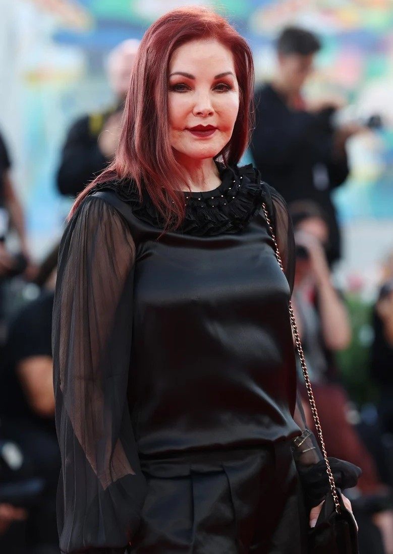 jacob-elordi-cailee-spaeny-priscilla-presley-attend-priscilla-venice-10
